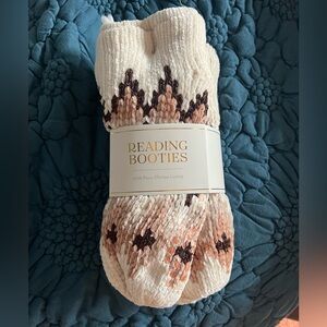 NWT Reading booties